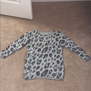 Gray cheetah print sweater/top